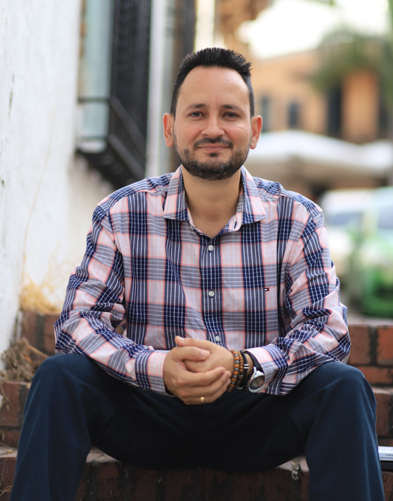 Andrés Gil, Consultor Estratega